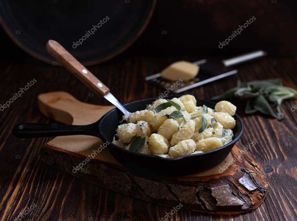 Pasta cremosa con ricotta ed erbe fresche